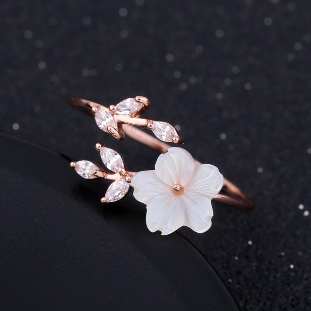 Rose Gold Flower Ring - Picture 4 of 5